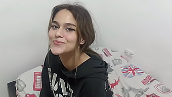 Sora Vitregă Adolescentă Mă Seduce Pentru O Sesiune Anală Fierbinte Și Primește O Recompensă Cremoasă