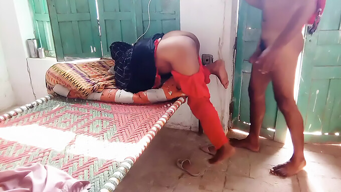 Muslim Boy Gives Padosan Girl A Hard Fucking And Swallows His Cum In Viral Video