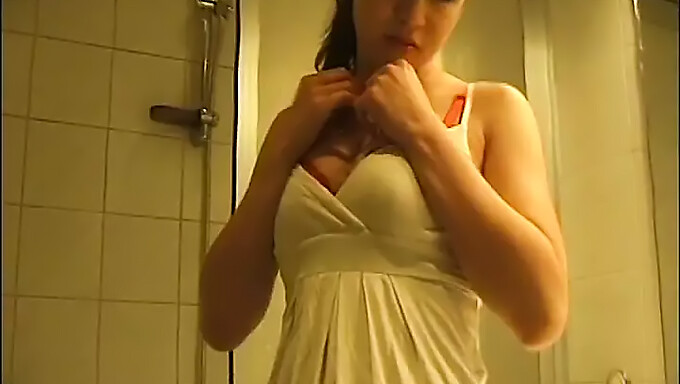 Katsella Dominika, Seksikäs Brunette Cam Tyttö, Toiminnassa