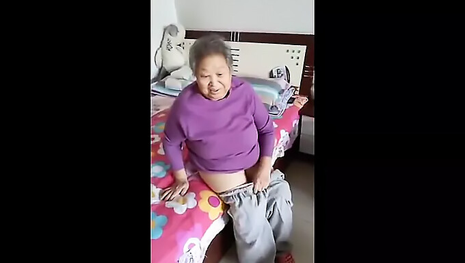 Il Tempo Di Gioco Cattivo Della Nonna - Video Per Adulti Asiatico Fatto In Casa