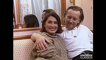 Εμπειρία Προφορικής Και Εκτόνωσης Της Vintage Milf Gina