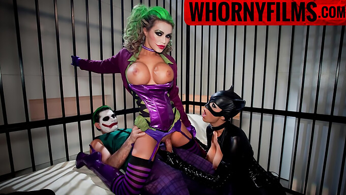 Große Titten Cosplayer Joker Und Cat Woman Werden Geleckt Und Gefickt - Whornyfilms