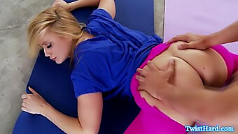 Aj Applegate Melakukan Yoga Sensual Dan Prestasi Seks Oral