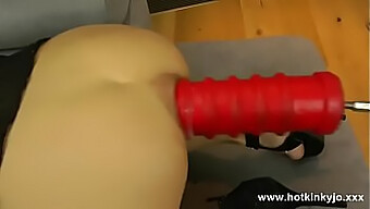 Muhteşem 480p'De Devasa Bir Dildo Ile Anal Oyun