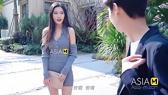 看一个性感的中国少女...