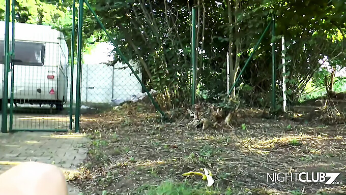 Vidéo Maison D'Un Mec Énervé Baisant Mia Bitch Dans Le Cul