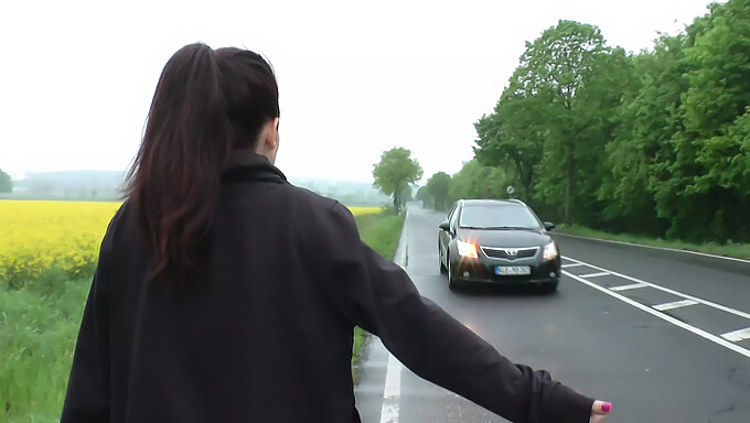 Vecchie E Giovani Ragazze Tedesche Si Fanno Scopare Le Loro Strette Fighe