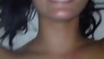 Vídeo Caseiro De Uma Garota Morena Pedindo Por Uma Gozada Facial