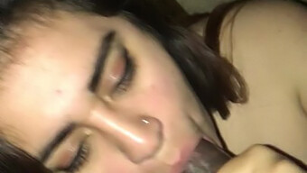 Latina Babe Antaa Suihin Ja Saa Valtava Cumshot