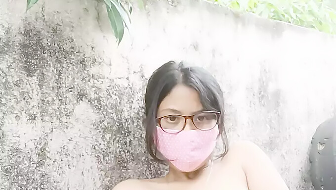 Desi Amateur Mendapatkan Pijatan Panas Dan Orgasme Yang Intens