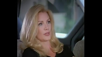 Η Shannon Tweed Στην Ερωτική Ταινία Της Αυγής Με Μια Ξανθιά